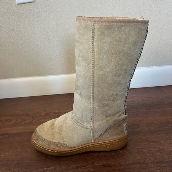 RARE UGGS Boots - Picture 8 of 12